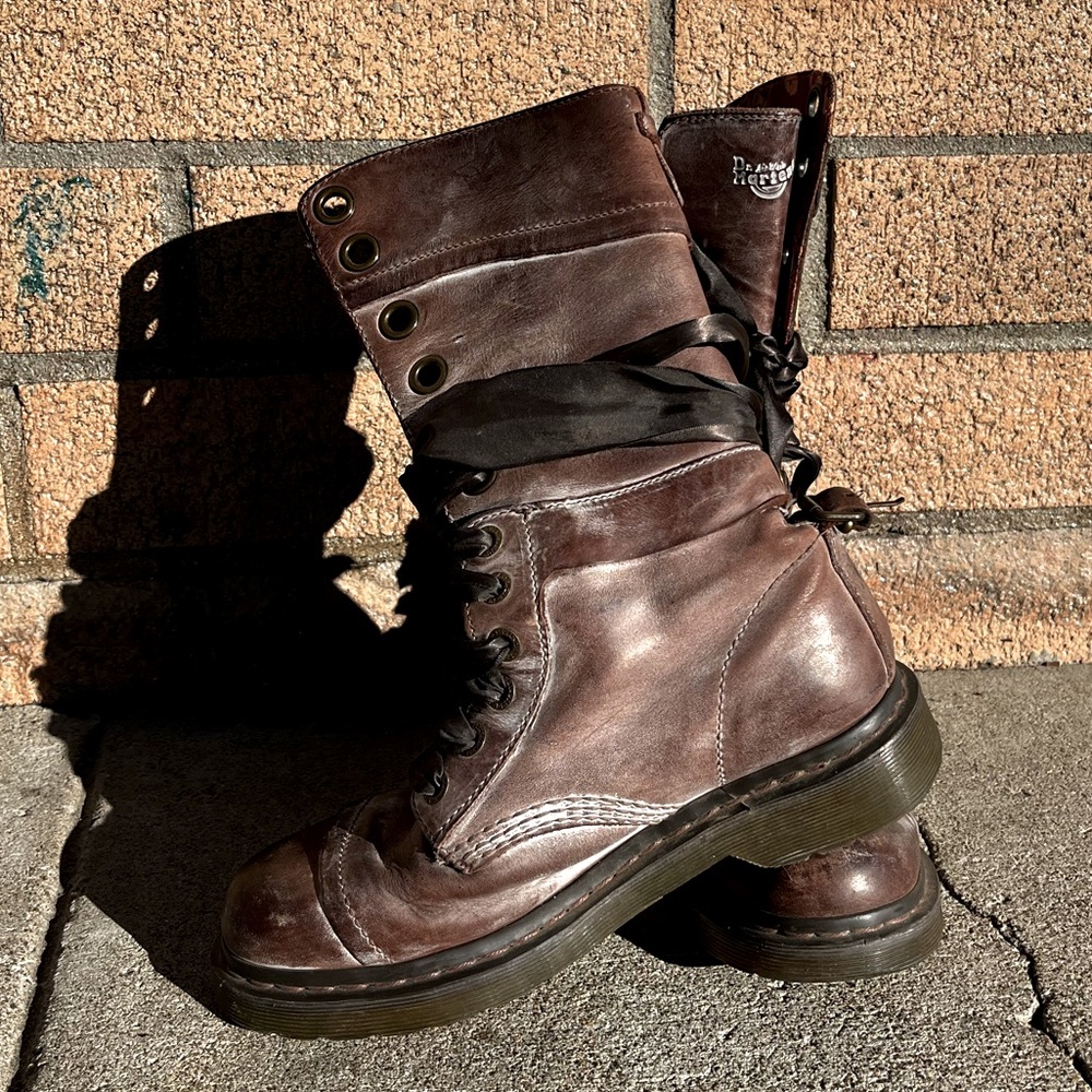 Dr. Martens Triumph 1914 Brown Ribbon Laces Doc Martens